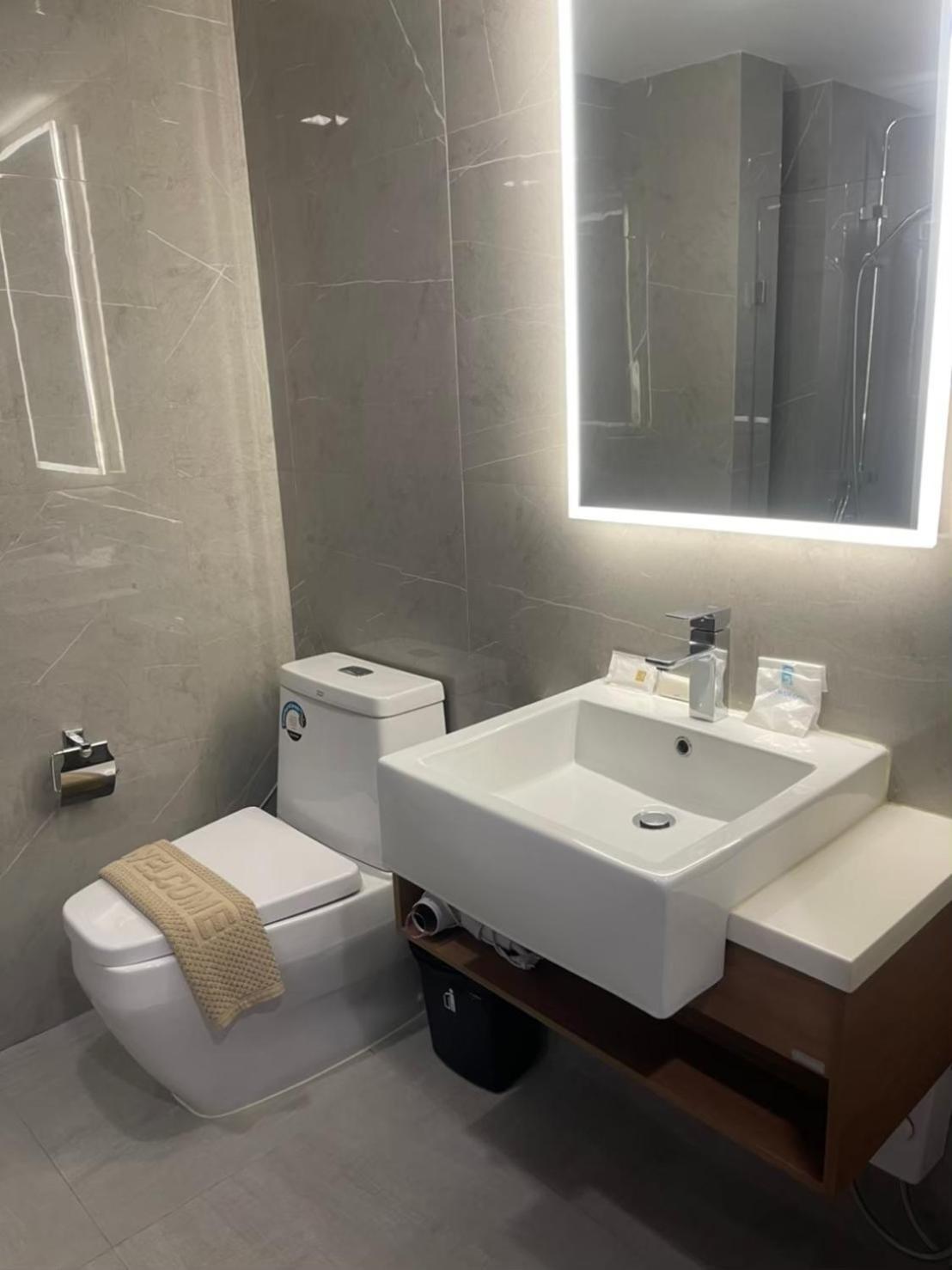 D2 Residences Huahin 华欣市中心近海滩近商场酒店式公寓可加床有连通房型 Szoba fotó